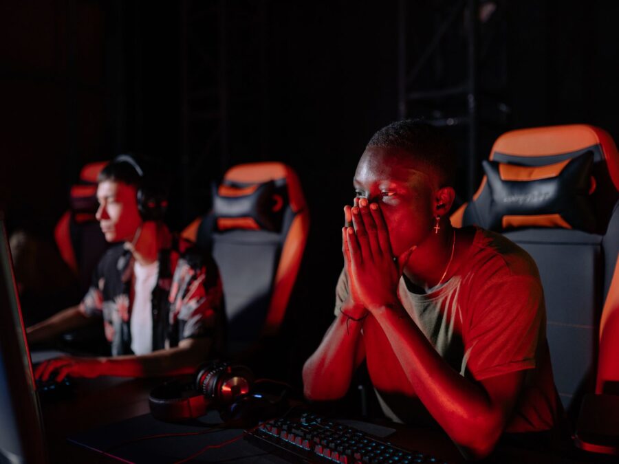 Cadeira Gamer Intermediária: TGC12 vs EC3 Ciano — Qual Vale Mais em 2026?